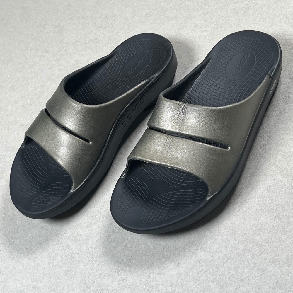 Oofos OOahh Luxe Slides Women 10 Men 8 Metallic Pewter Recovery Sandals Comfort
